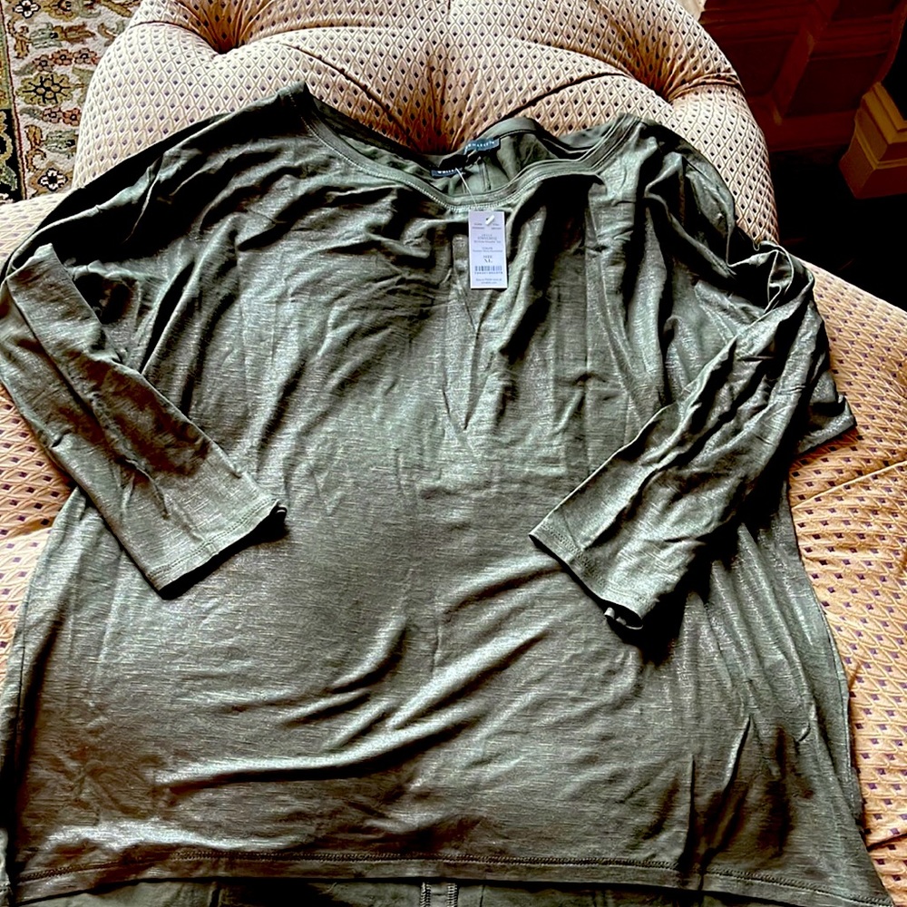 Drop shoulder tee